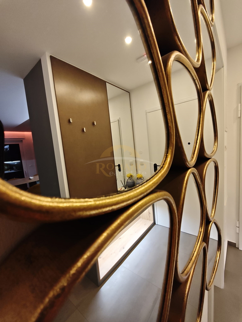 Luksuzni penthouse v Okrugu Gornjem/Čiovo s strešno teraso